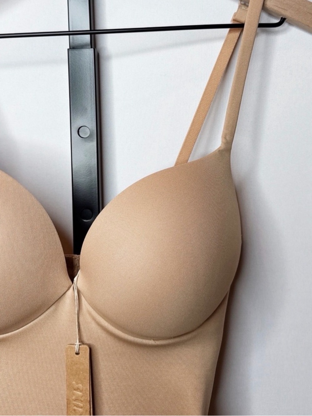 SKIMS Sculpting Nude Underwire Bodyslip - Picture 3 of 7